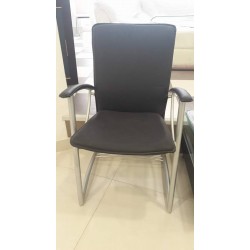 Μαύρη Καρέκλα 2